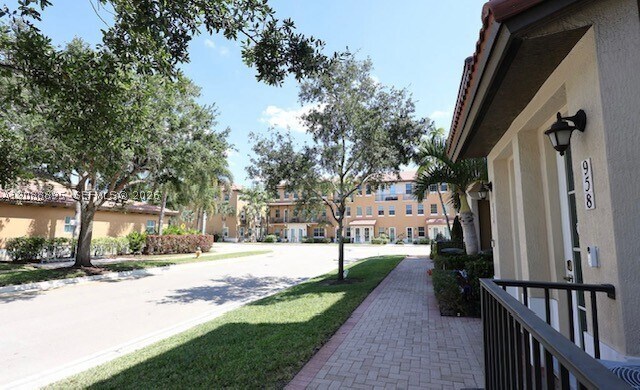 Building Photo - 964 SW 147th Ave