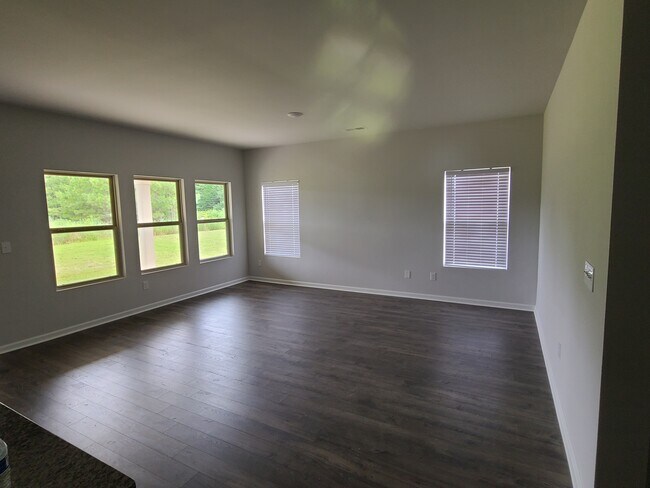 Building Photo - 17007 Carriage Station Dr
