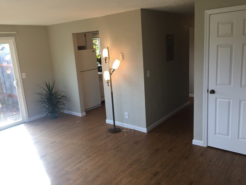 Building Photo - 520 N 38th Pl