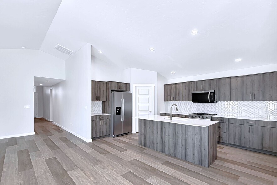 Building Photo - 10539 W Teratai St