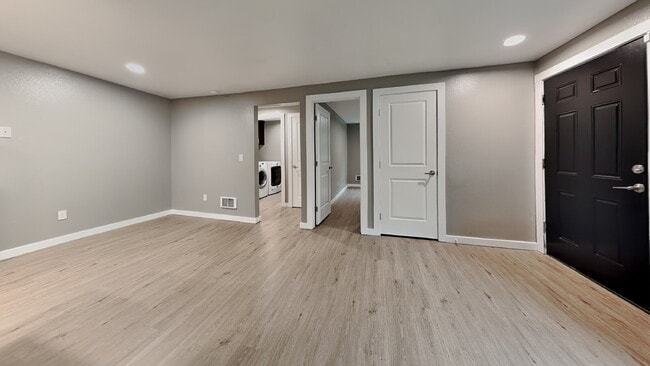 Building Photo - 1105 S Woodlawn St