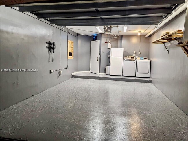 Building Photo - 2039 SE 10th Ave