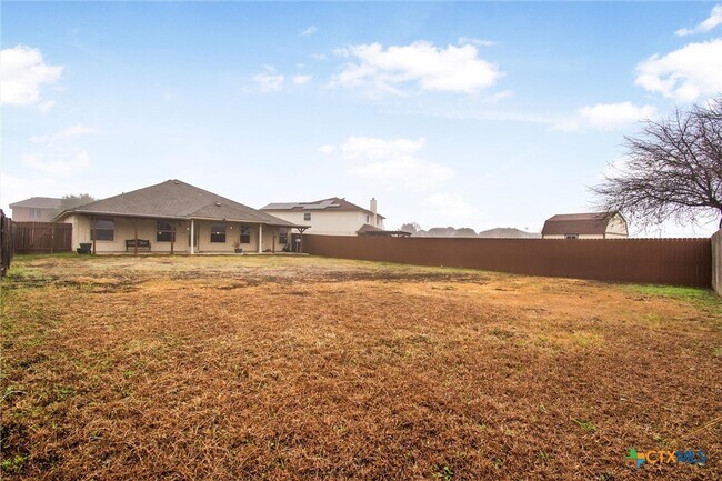 Building Photo - 200 Memory Ln