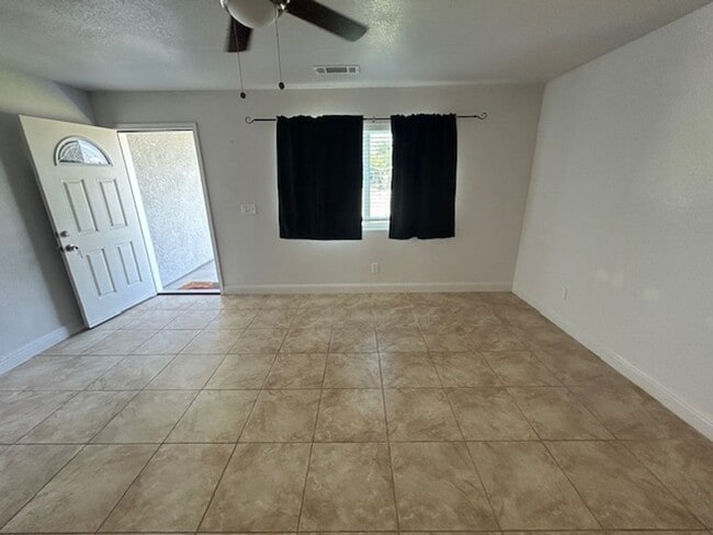 Building Photo - Newly Remodeled