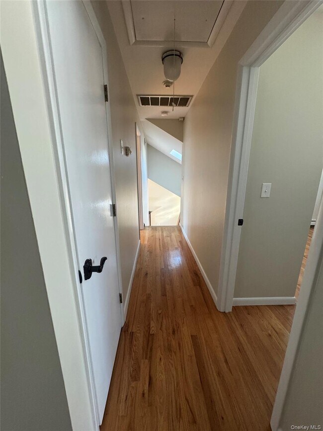 Building Photo - 28 Lakeview Dr