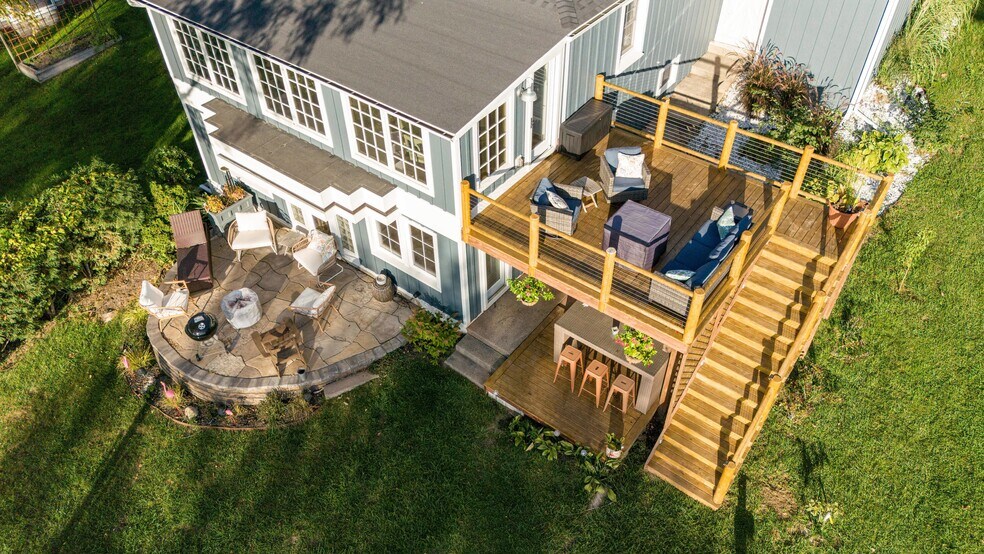 Building Photo - 15305 Silver Beach Dr