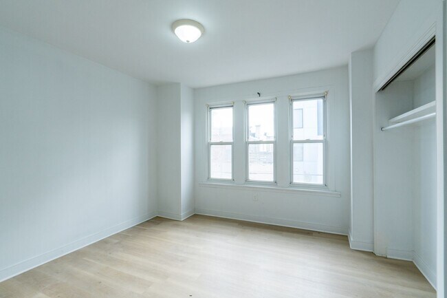 Building Photo - Newly rehabbed 3 bedroom 1.5 bath unit
