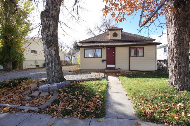 Primary Photo - 2 Bed 1 Bath + Garage and Yard