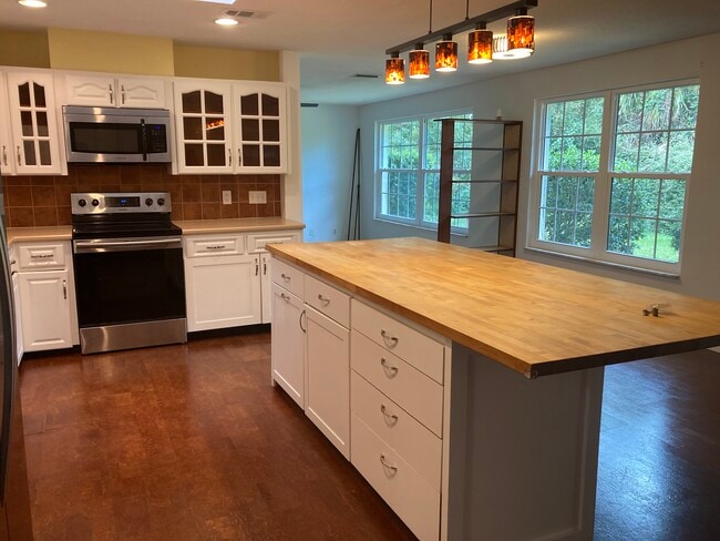 Building Photo - 22 Oakmont Cir