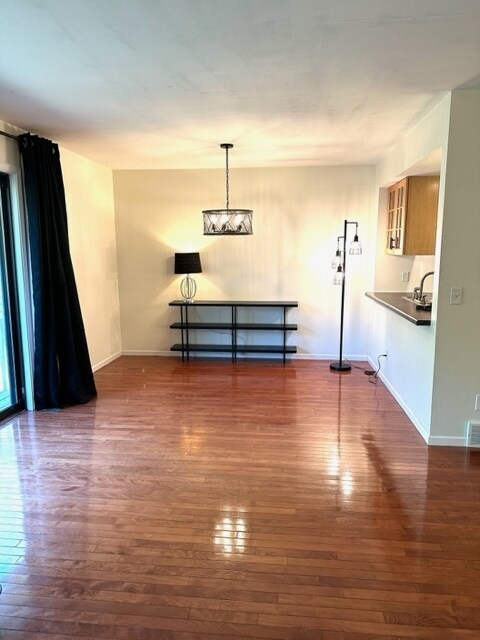 Building Photo - 334 W 5th St