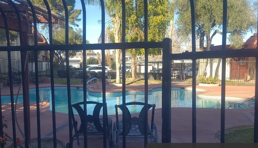 Building Photo - 3152 S Eastern Ave