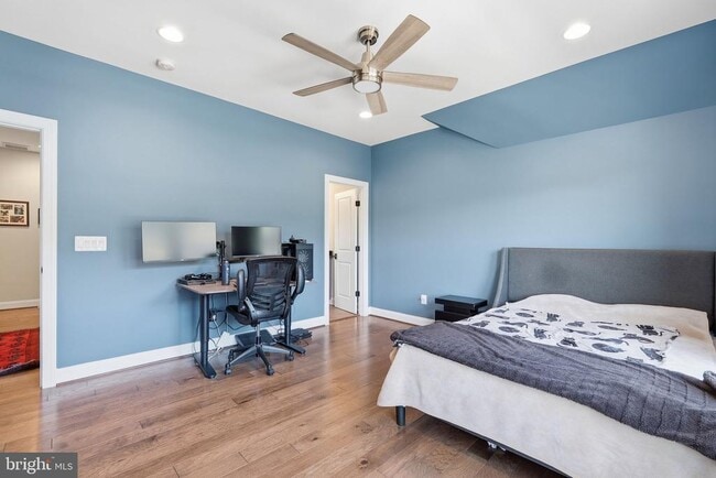 Building Photo - 2516 Villanova Dr