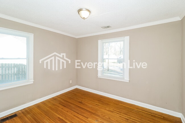 Building Photo - 965 Goodman St