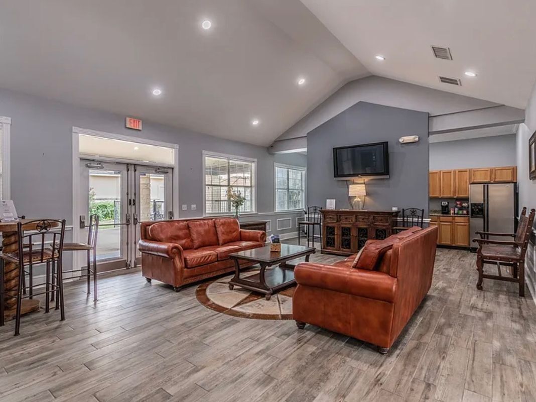 Building Photo - 1000 Diamond Dr