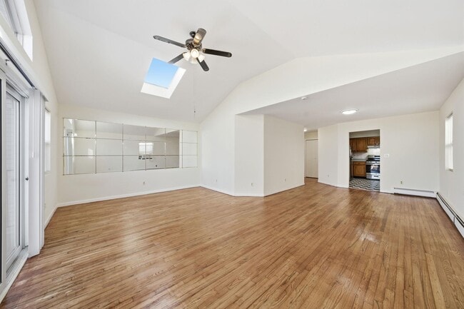 Building Photo - 191 Griffith St