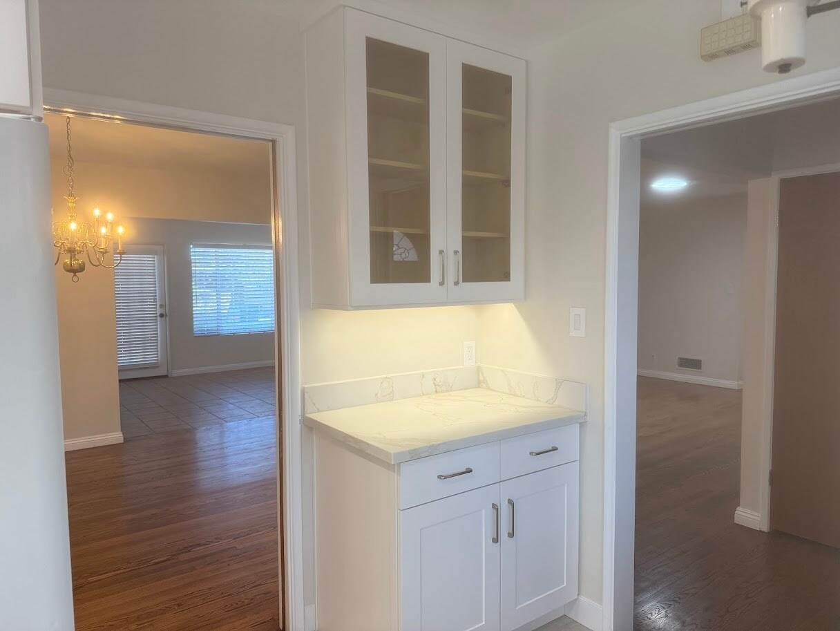 Building Photo - 8552 Woodley Ave