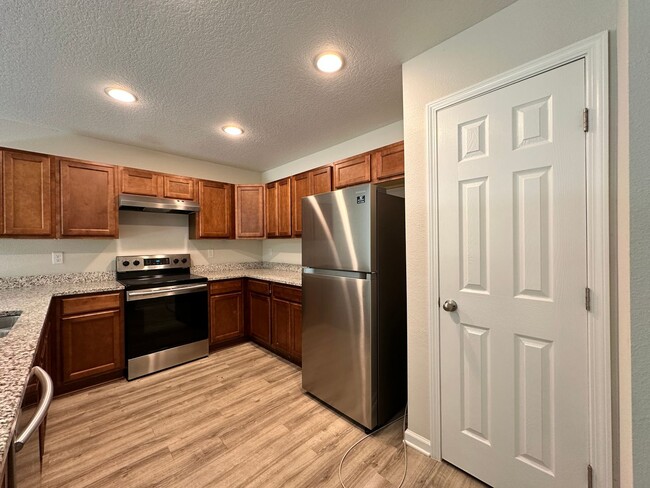 Building Photo - Pritchard Point - Three Bedroom Home