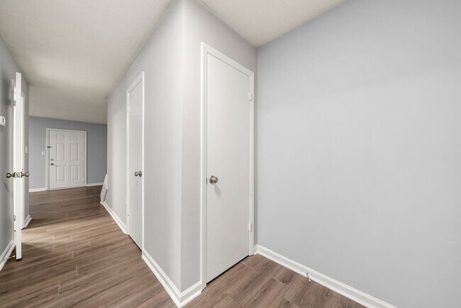 Building Photo - 5861 Dunn Rd
