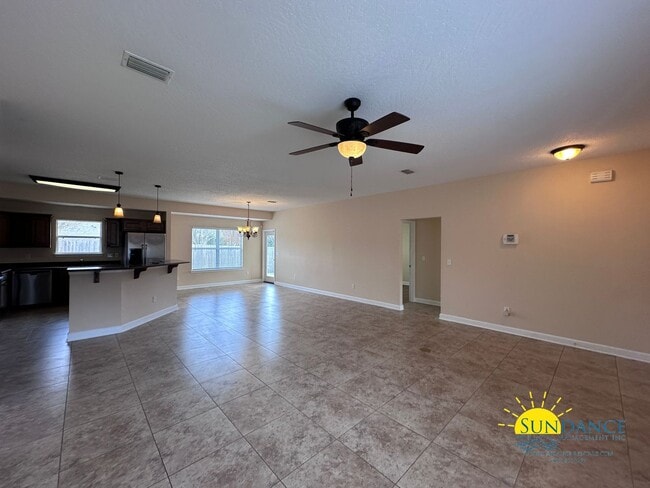 Building Photo - Spacious 3 Bedroom Home in Mary Esther!