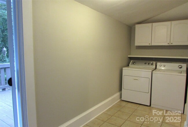 Building Photo - 730 Herrin Ave