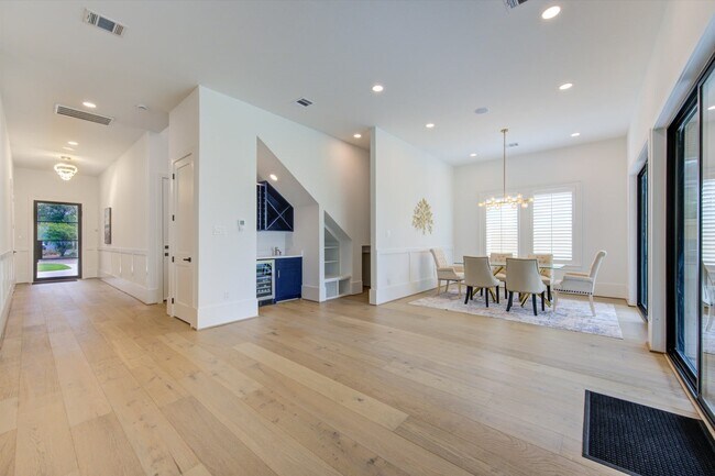 Building Photo - 3909 Ella Blvd