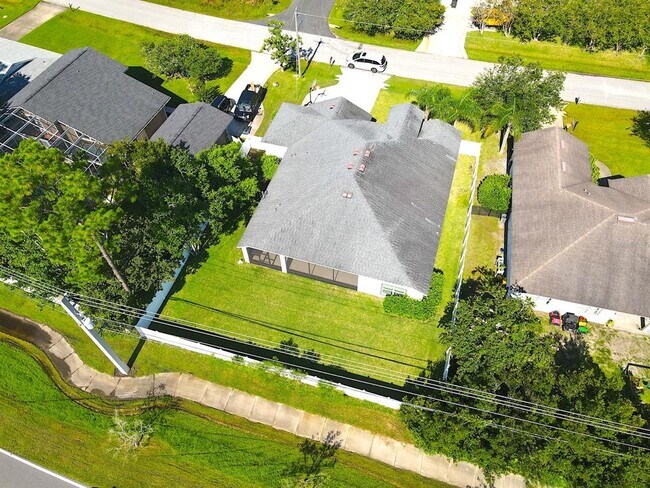Building Photo - 24 E Diamond Dr