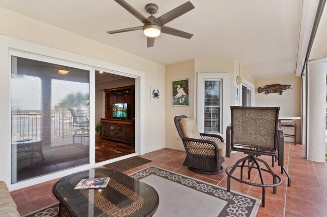 Building Photo - 33 Comares Ave