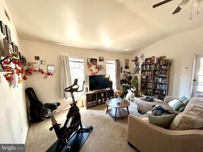 Building Photo - 208 Telegraph Rd