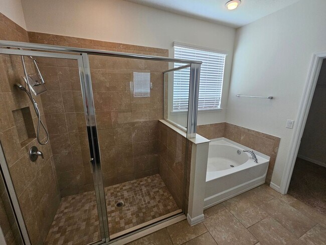 Building Photo - 5432 SW 49th Ave