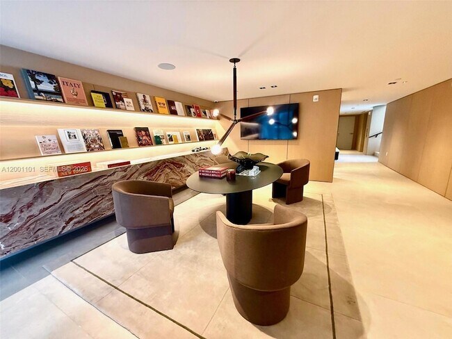 Building Photo - 9901 W Bay Harbor Dr