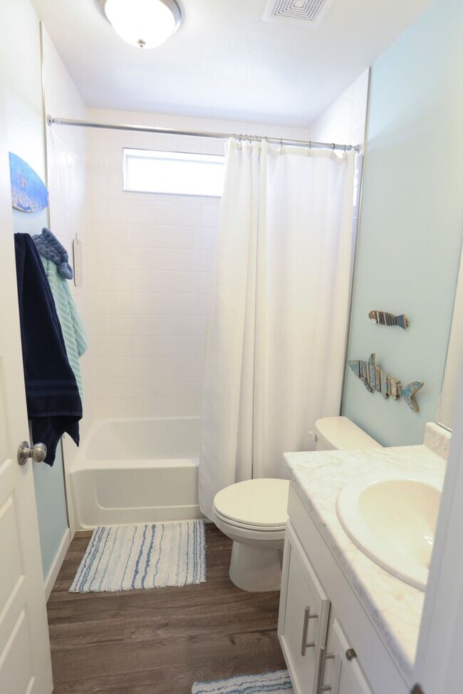 Building Photo - 3 Bedroom Newer Construction Home in Banni...