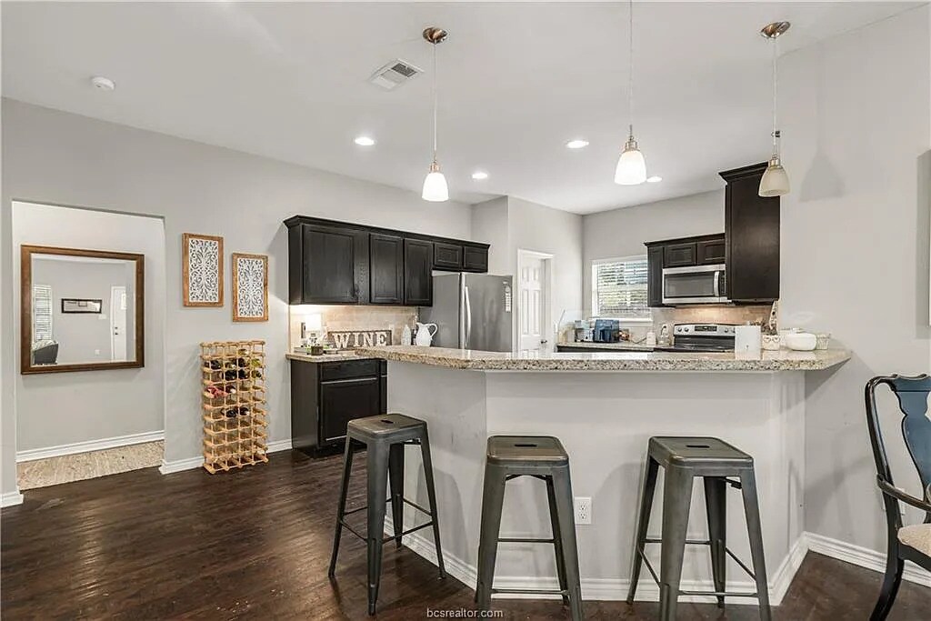 Building Photo - 410 Montclair Ave