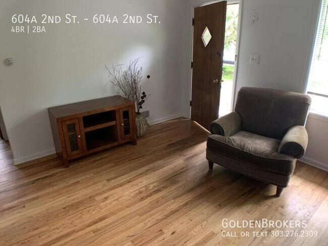 Building Photo - 604 2nd St
