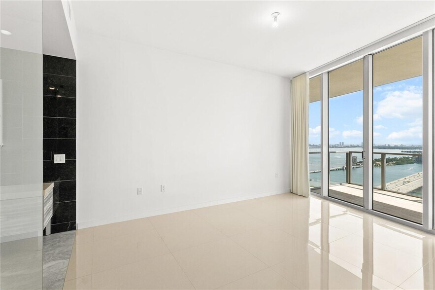 Building Photo - 1100 Biscayne Blvd