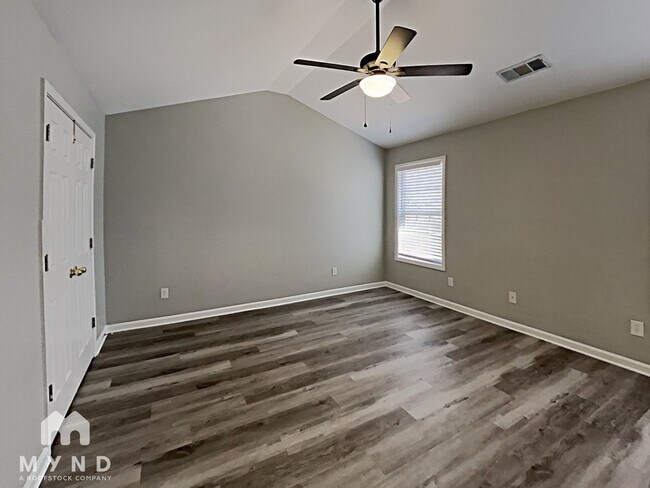 Building Photo - 1557 Silver Ridge Dr SW