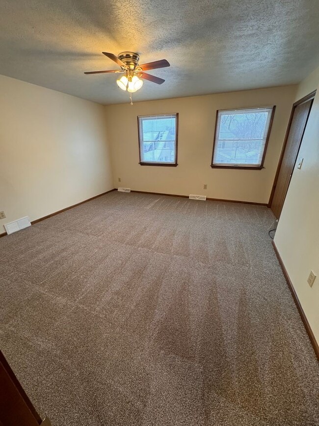 Building Photo - 103 Hazel St