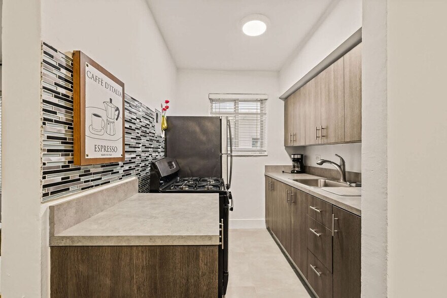 Building Photo - 7340 Harding Ave