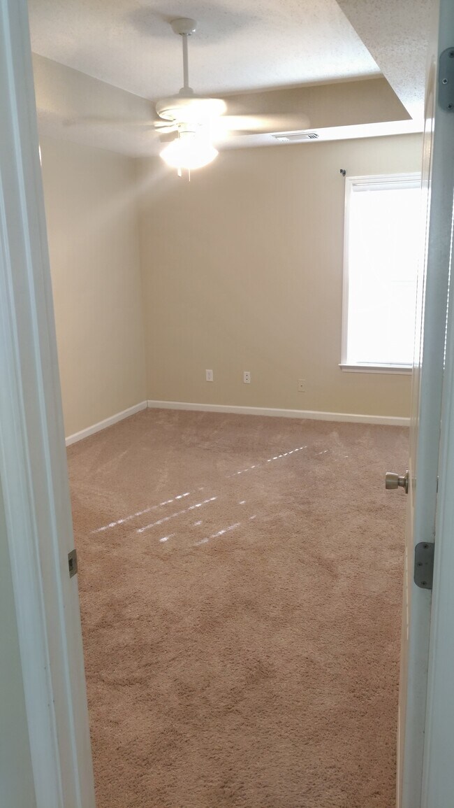 Building Photo - 16210 Stone Ridge Pkwy