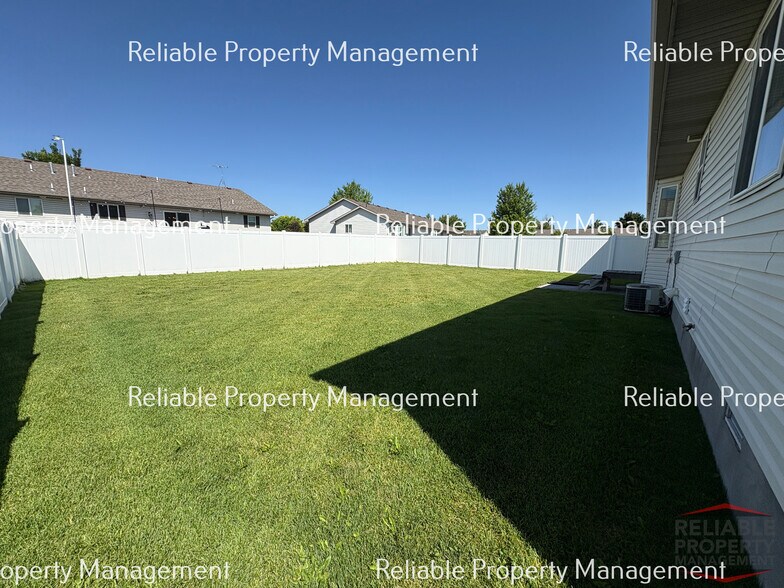 Building Photo - 1150 Kingswood Cir