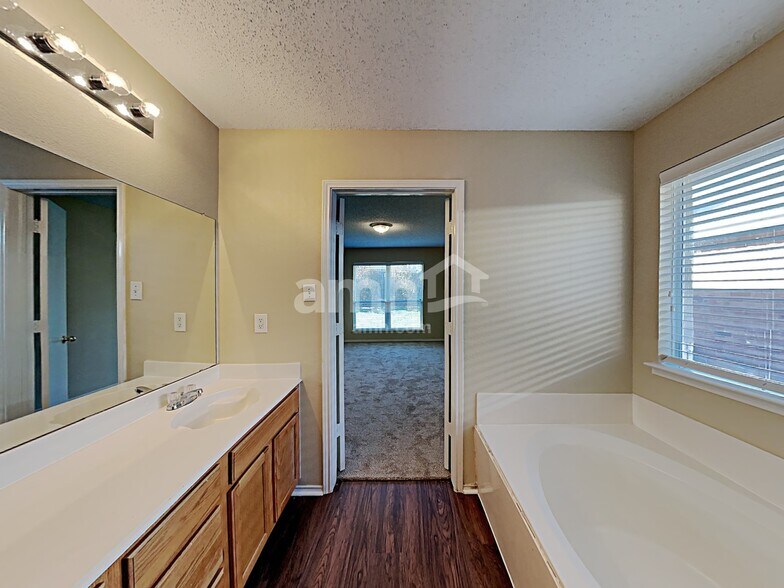 Building Photo - 2813 Island Wren Dr