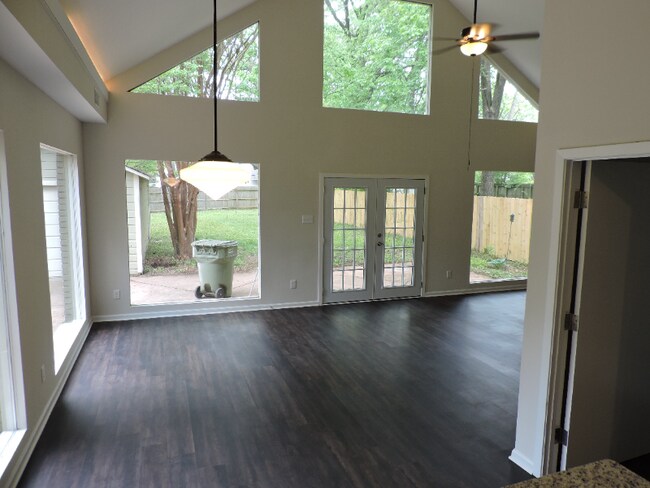 Building Photo - 414 S Reese St