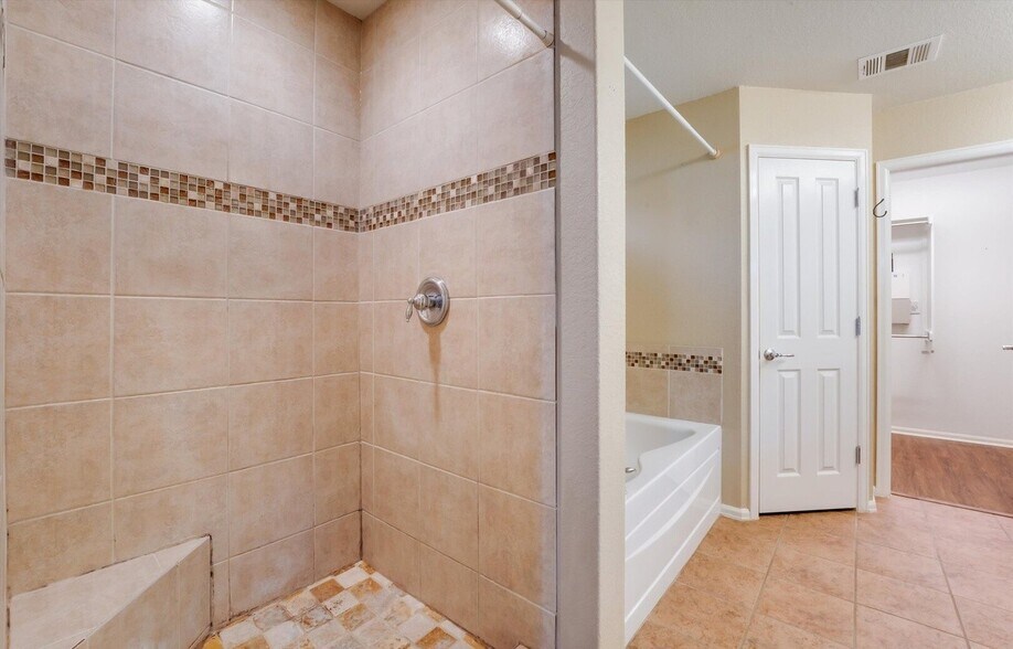 Building Photo - 5248 Columbia Dr