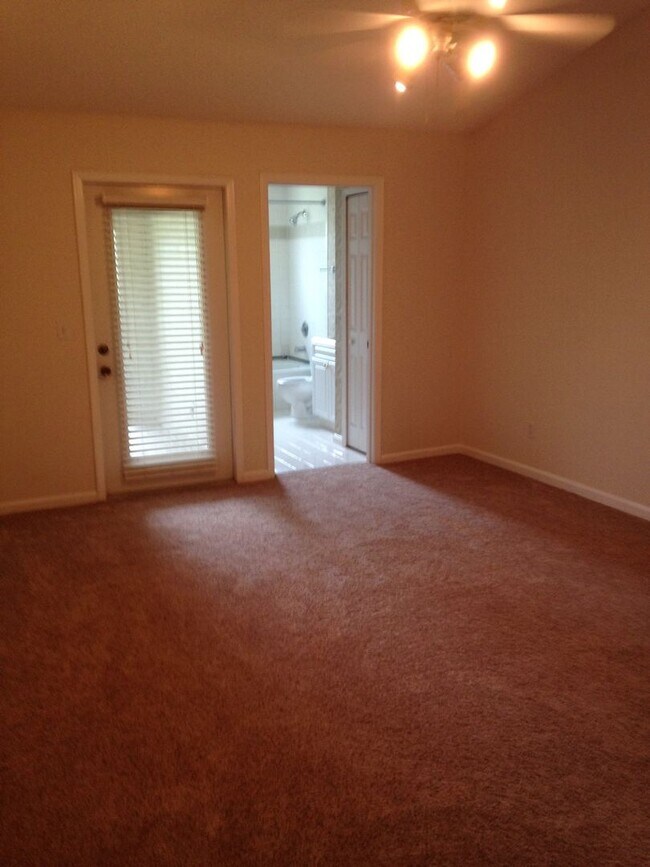 Building Photo - 800 Ironwood Dr