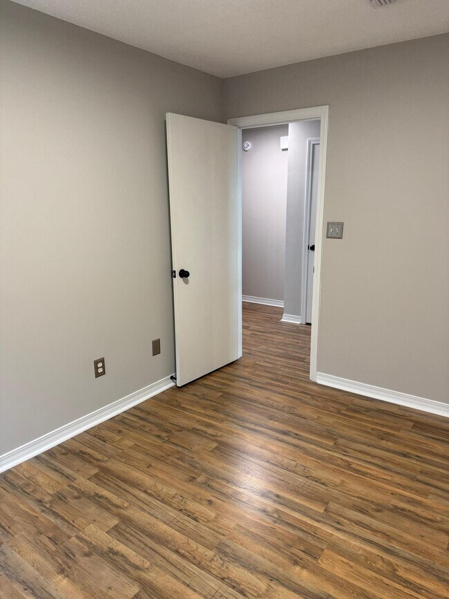 Building Photo - 38 Ruby Cir