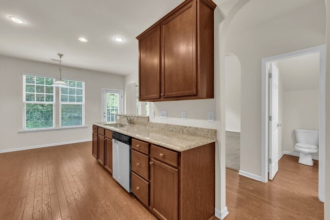 Building Photo - 3 Bedroom Townhome with 2 Car Garage in He...