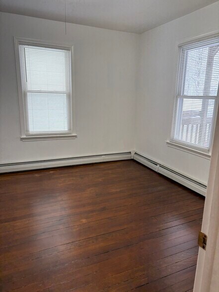 Bedroom - 82 Woodbine St