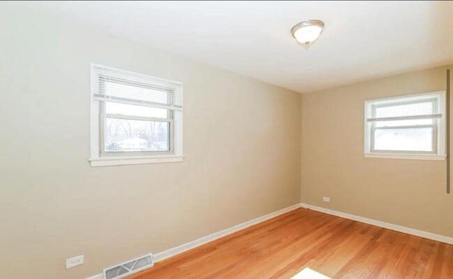 Building Photo - 521 N Douglas Ave