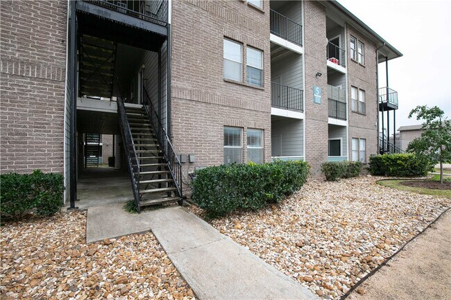 Building Photo - 12166 Metric Blvd