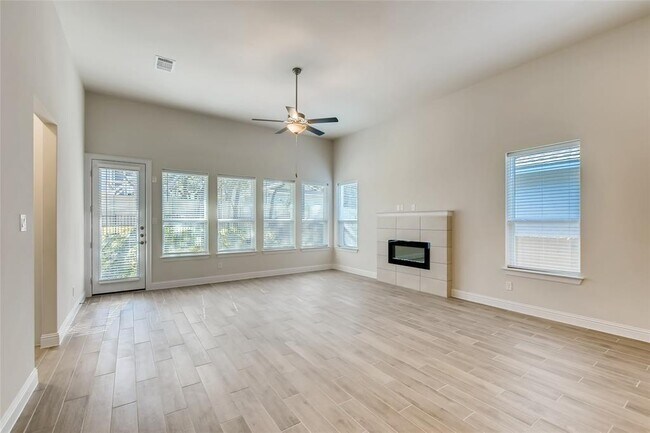 Building Photo - 601 C-Bar Ranch Trl