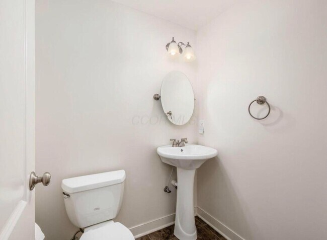 Building Photo - 9460 Santa Clara Cir